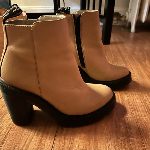 Dr. Martens ‘Magdalena’ boots in tan - Picture 1 of 5